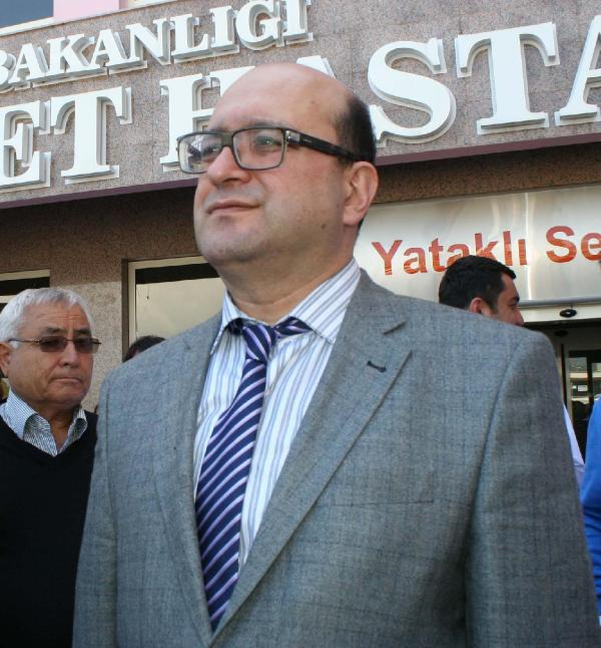 Rus Kadın Hastasıyla Rusça Konuşan Doktora Dayak