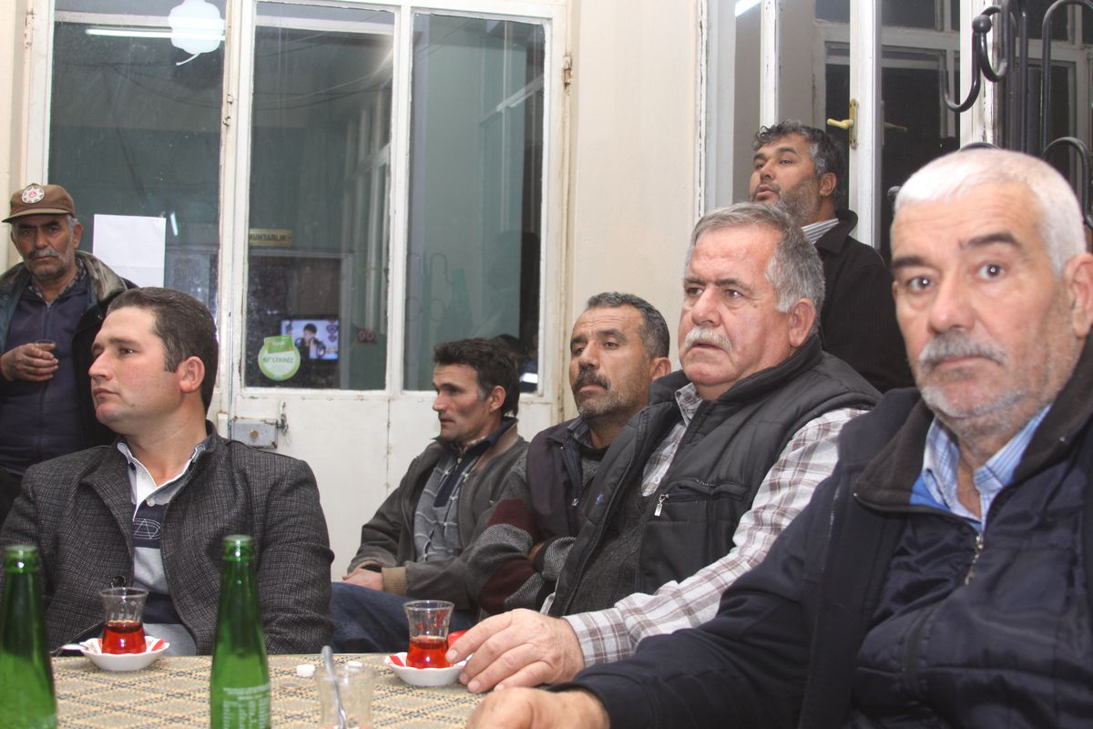 Saruhanlı\'da Jandarma Köylüleri Bilgilendirdi