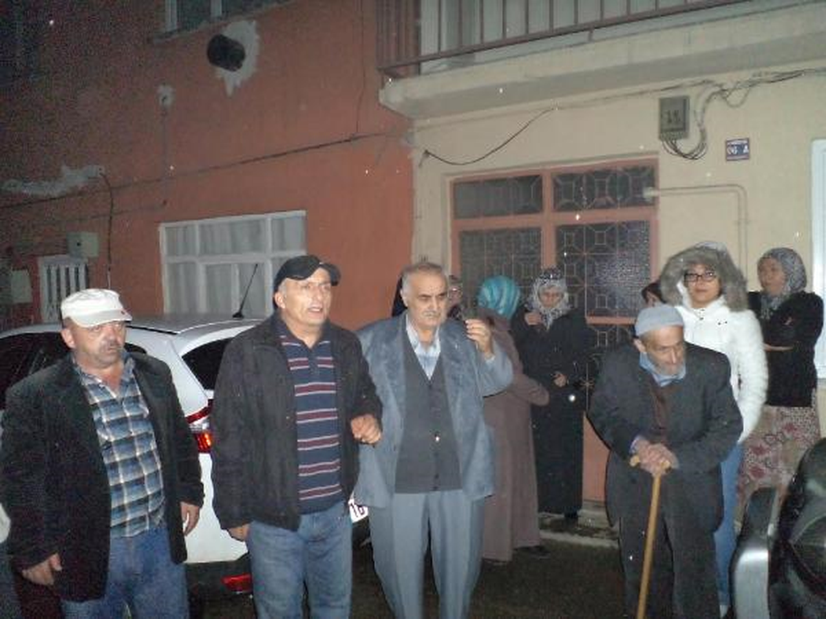 Sokak Lambaları Yanmayan Mahallede Mumlu Eylem
