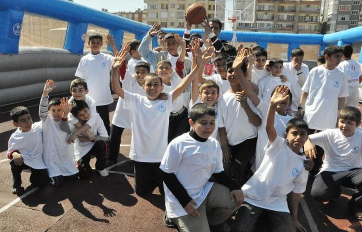 Spor Tır\'ı Şanlıurfa\'da Çocuklarla Buluştu
