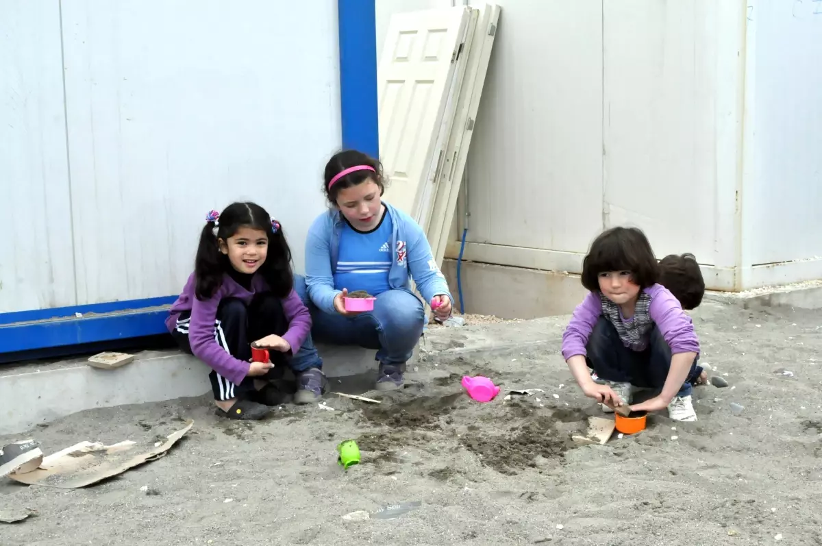 Suriyeli Çerkezler Nizip Konteynır Kente Yerleştirildi