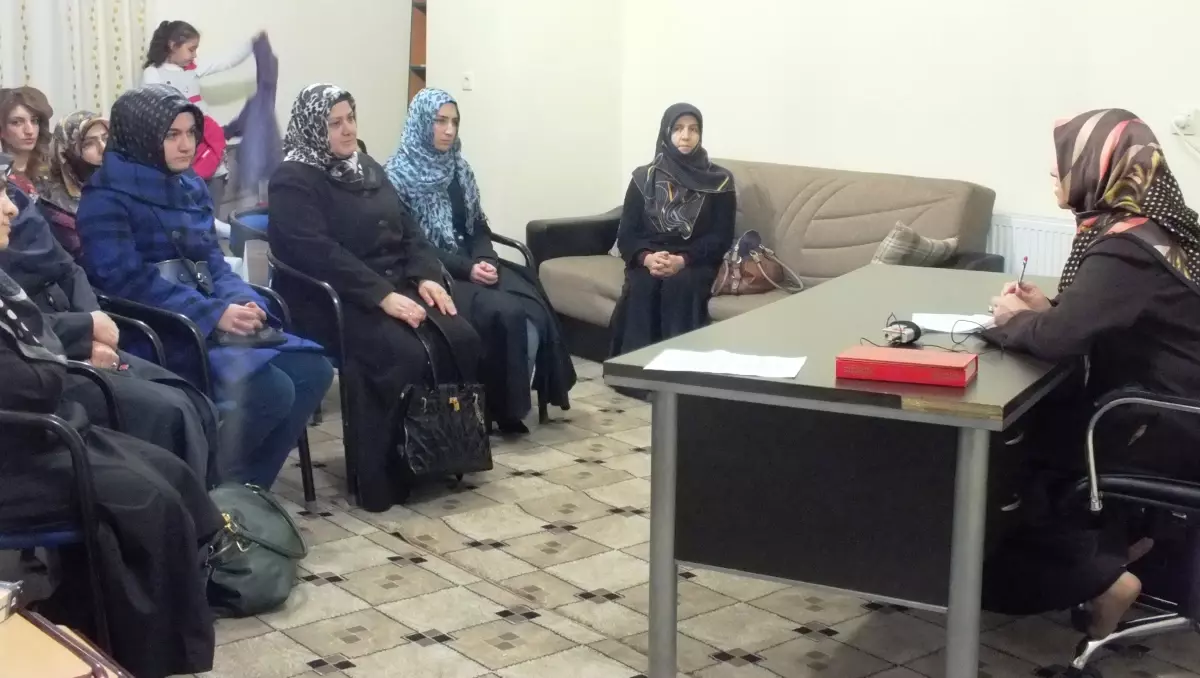 Tatvan \'Da "Peygamber Örnekliğinde Aile ve Çocuk" Semineri Düzenlendi