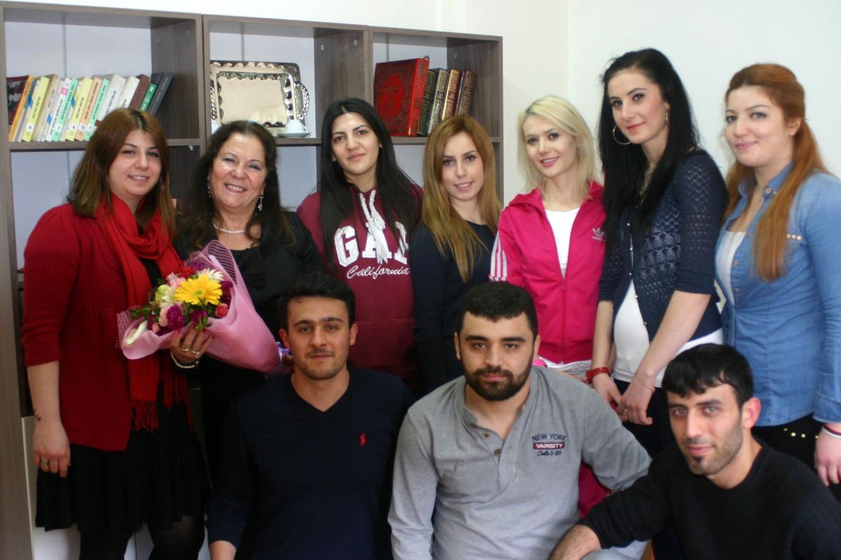 Üniversite Öğrencilerinden Huzurevine Okuma Odası