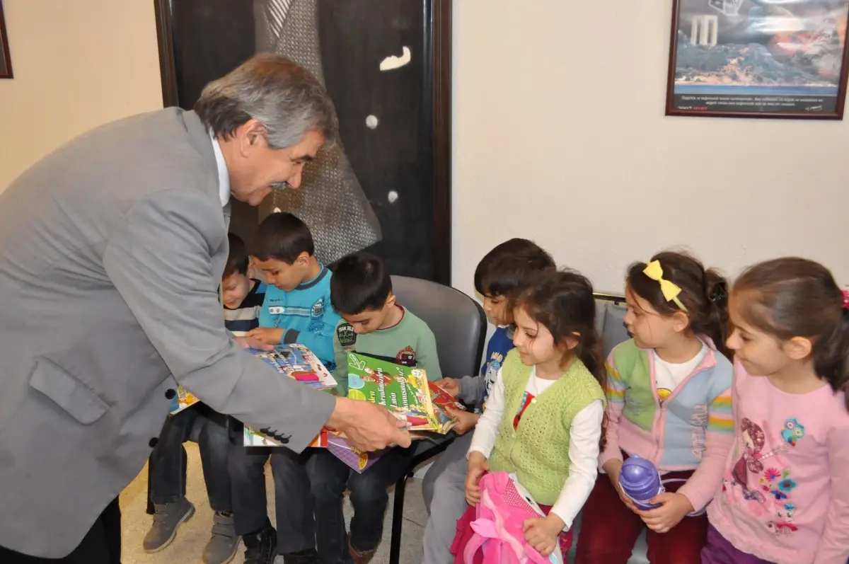 Yatağan Kütüphanesi Teknolojiye Direniyor