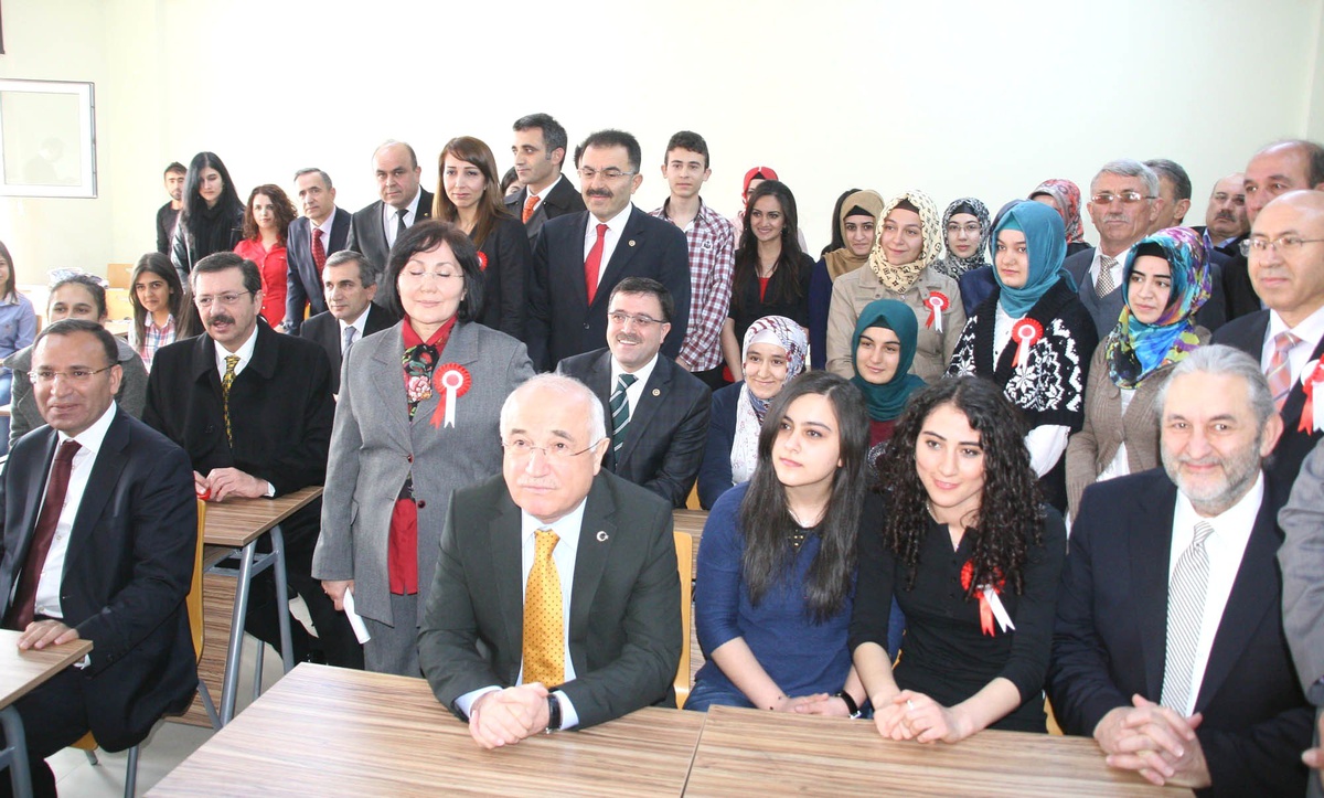 Yozgat\'a Yapılan TOBB Sağlık Meslek Yüksek Okulu Törenle Hizmete Açıldı