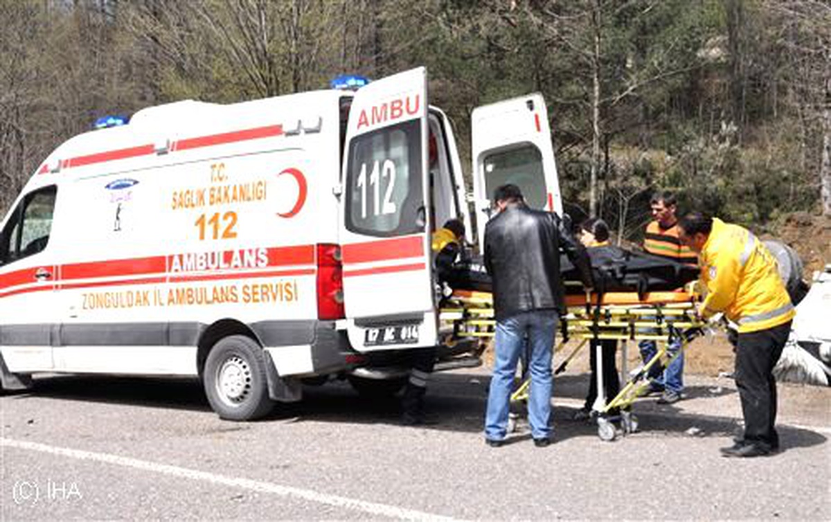 Zonguldak\'ta Trafik Kazası: 1 Ölü, 3 Yaralı