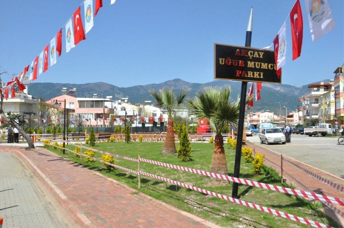 Akçay\'da Uğur Mumcu Parkı CHP Genel Başkan Yardımcılarının Katıldığı Törenle Açıldı