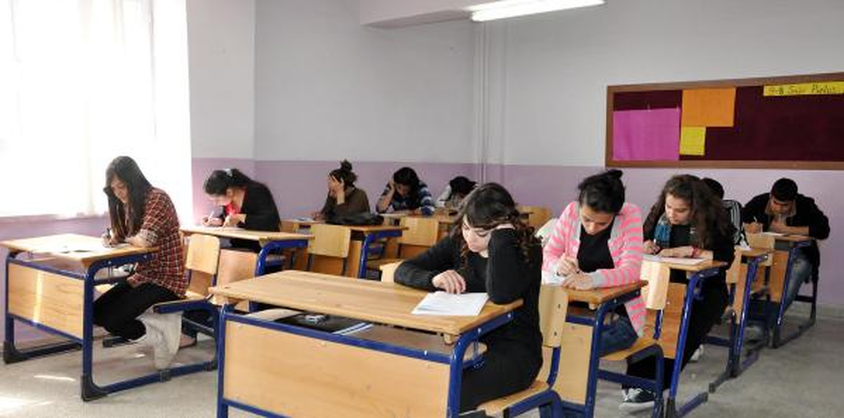 Dershaneye Gidemeyen Öğrencilere Polis ve Üniversite Desteği