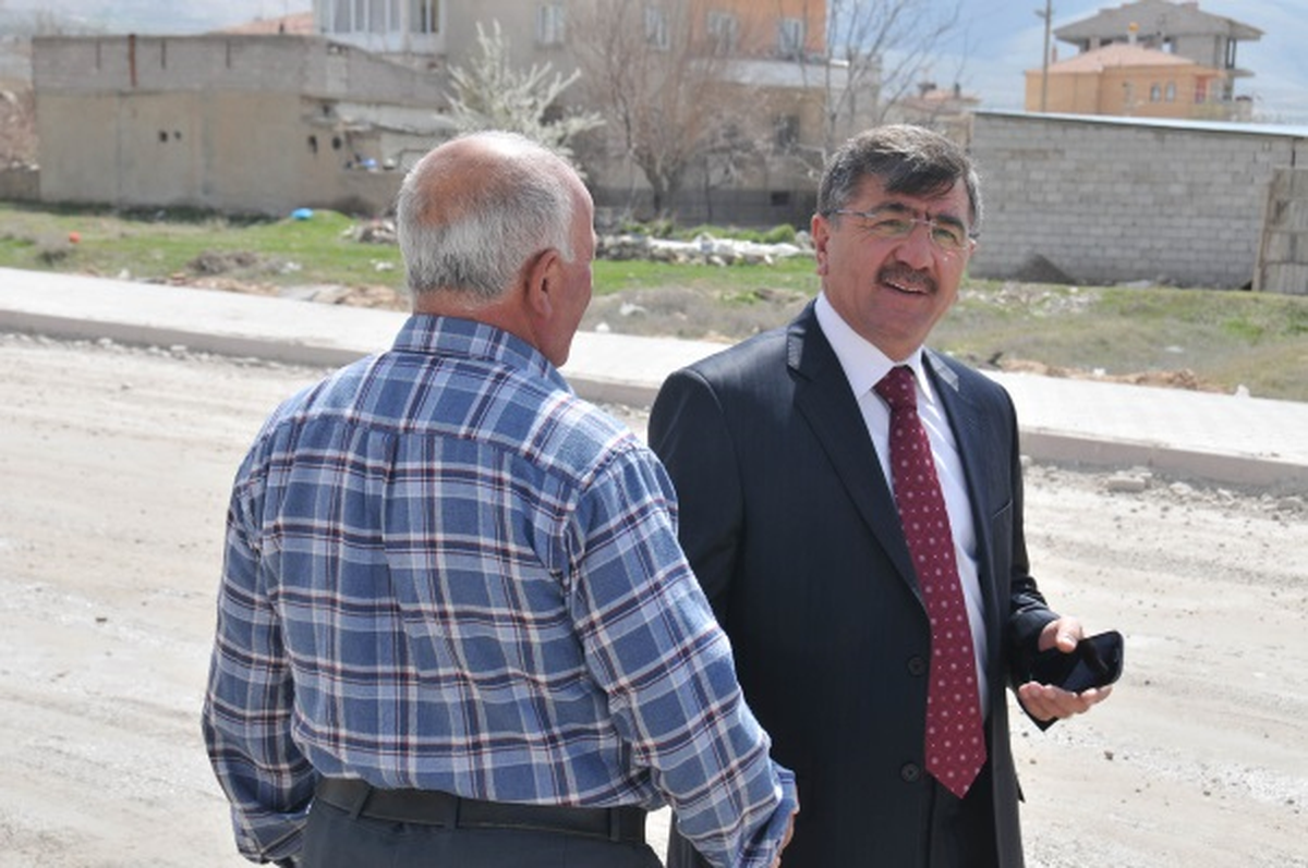 İlhanlı Mahallesinin Yolları Asfalta Hazırlanıyor