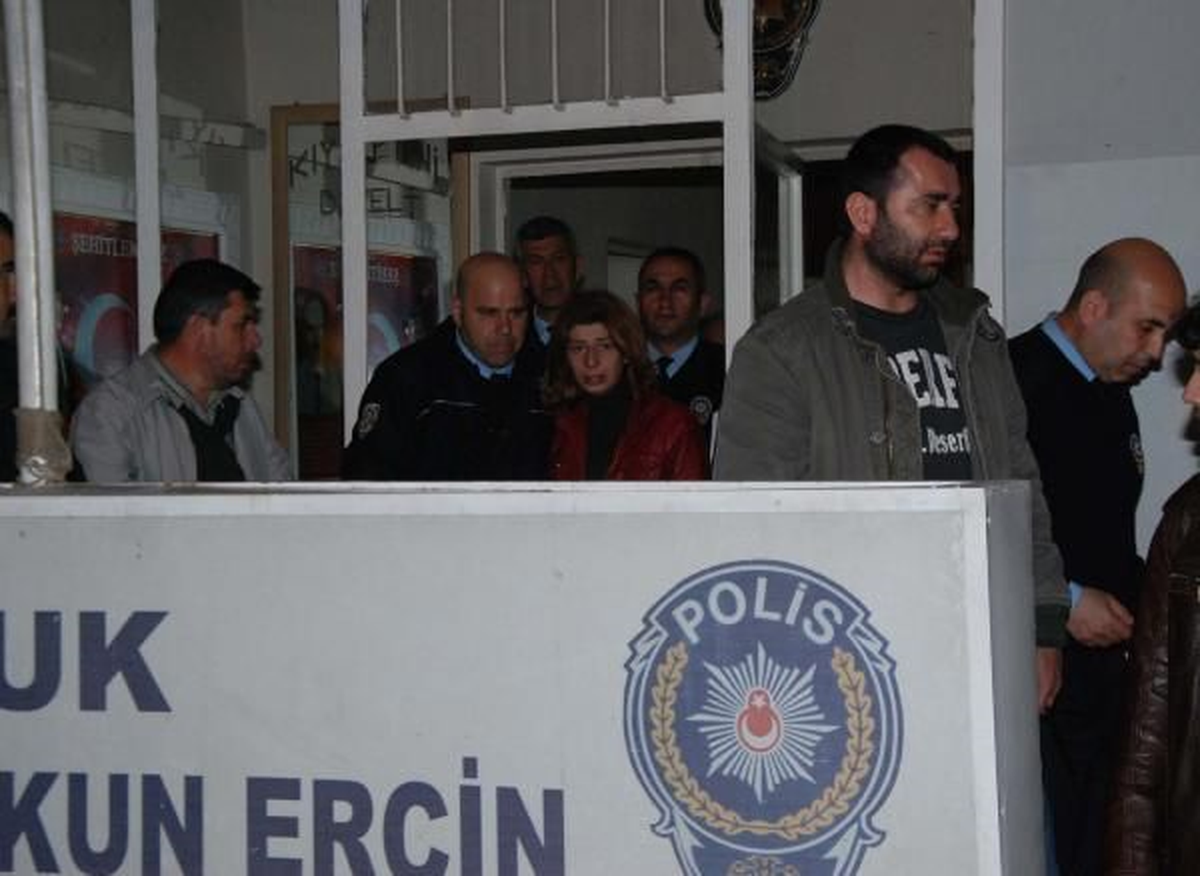 Kocasını, Göğsünden Bıçaklayarak Öldürdü