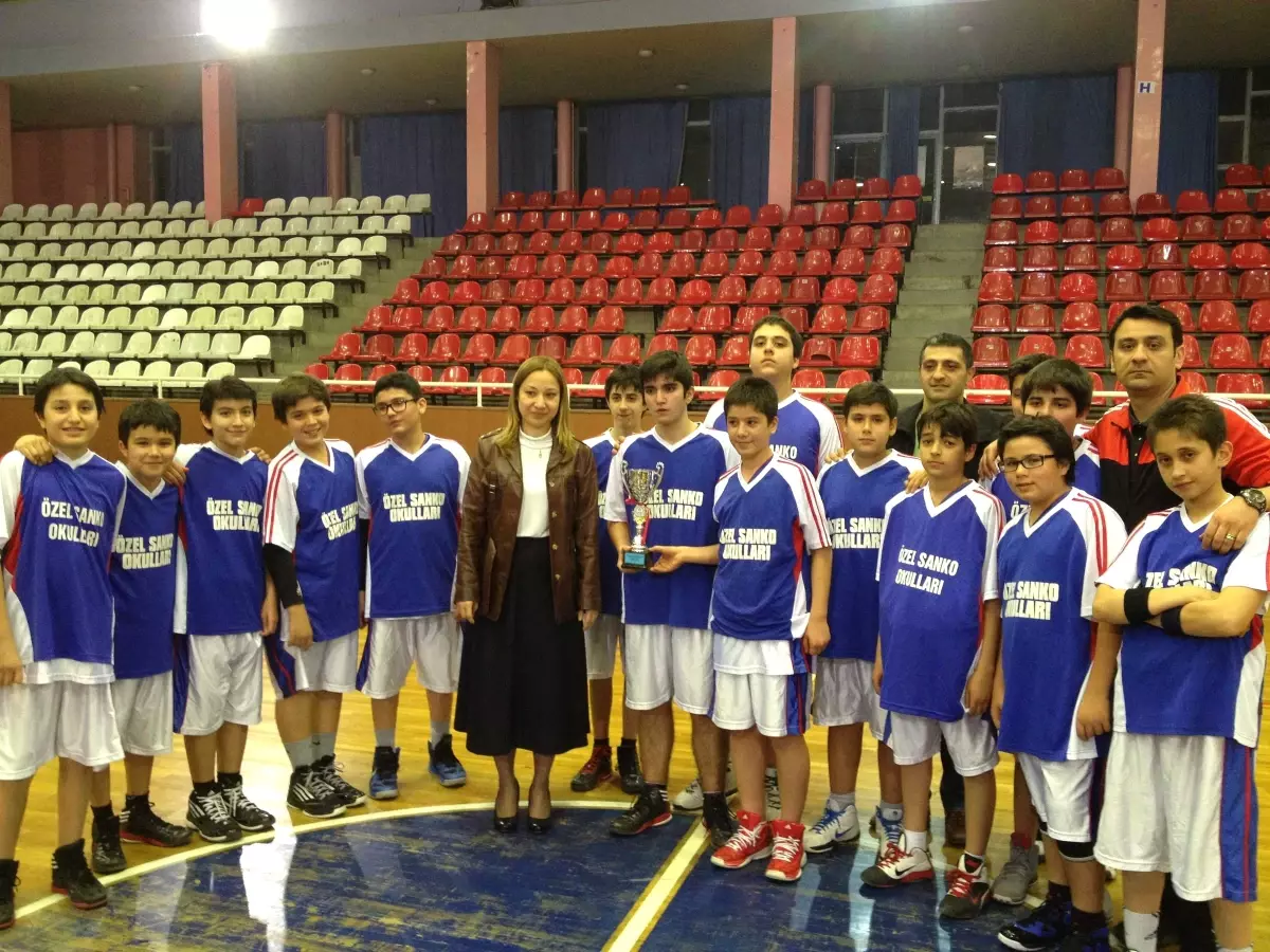 Sanko Spor Kulübü Küçük Erkekler Basketbol Takımı Üçüncü Oldu