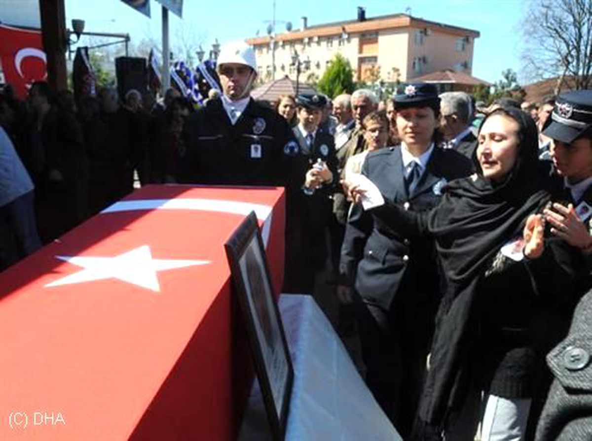 Şehit Polis Memuru Toprağa Verildi