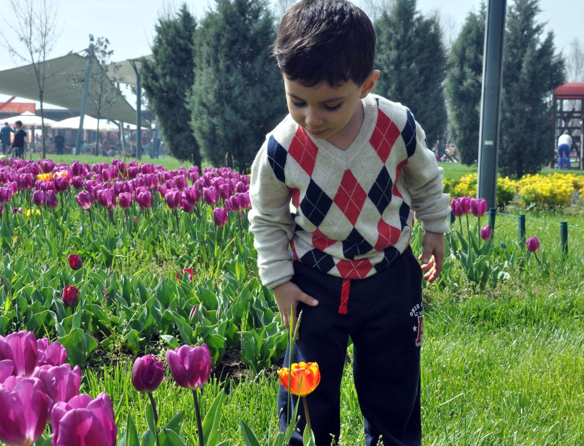 Sıcak Havayı Gören Vatandaşlar Parklara Akın Etti