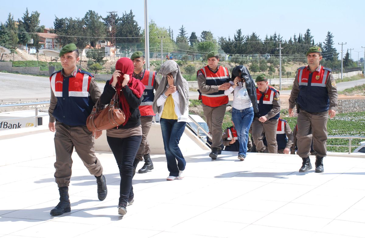 Silifke\'de Jandarmadan Fuhuş Operasyonu
