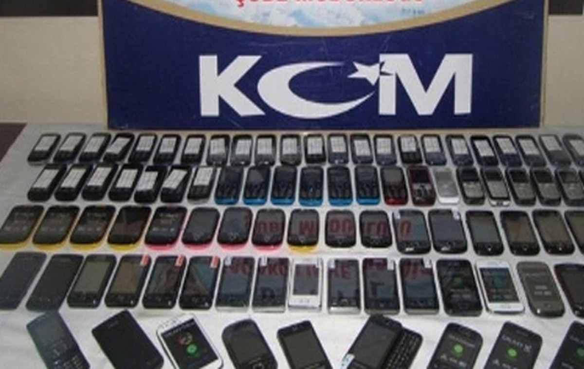 Tatvan\'da Kaçak Cep Telefonları Ele Geçirildi