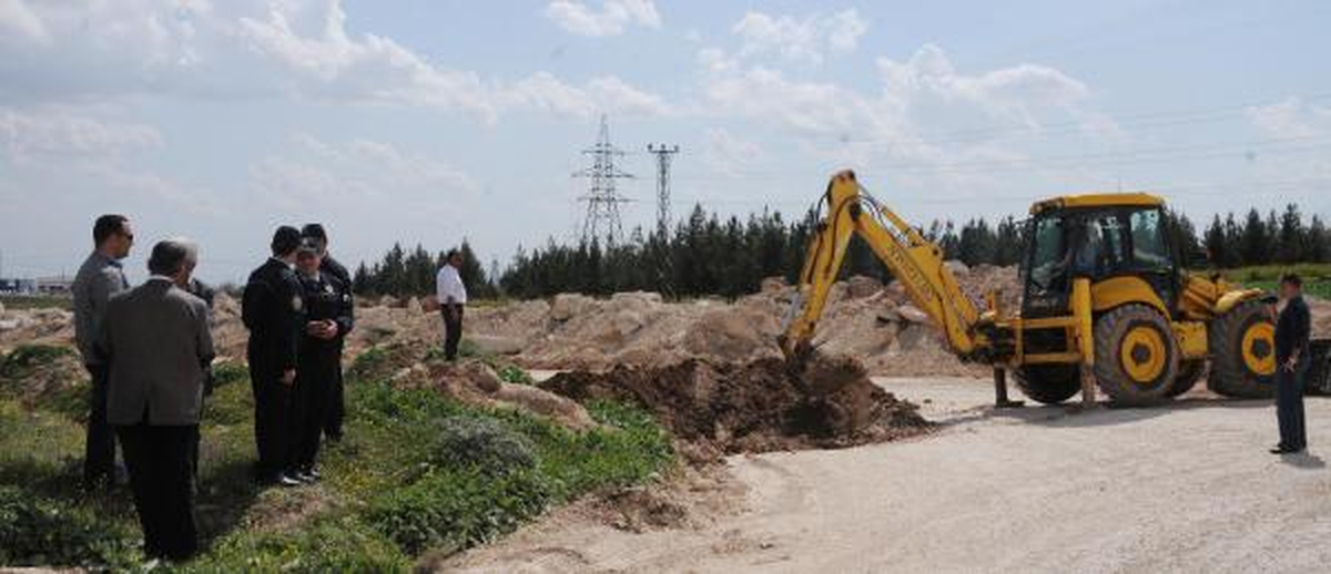 Tozdan Rahatsız Olan Mahalleli Yol Kapattı