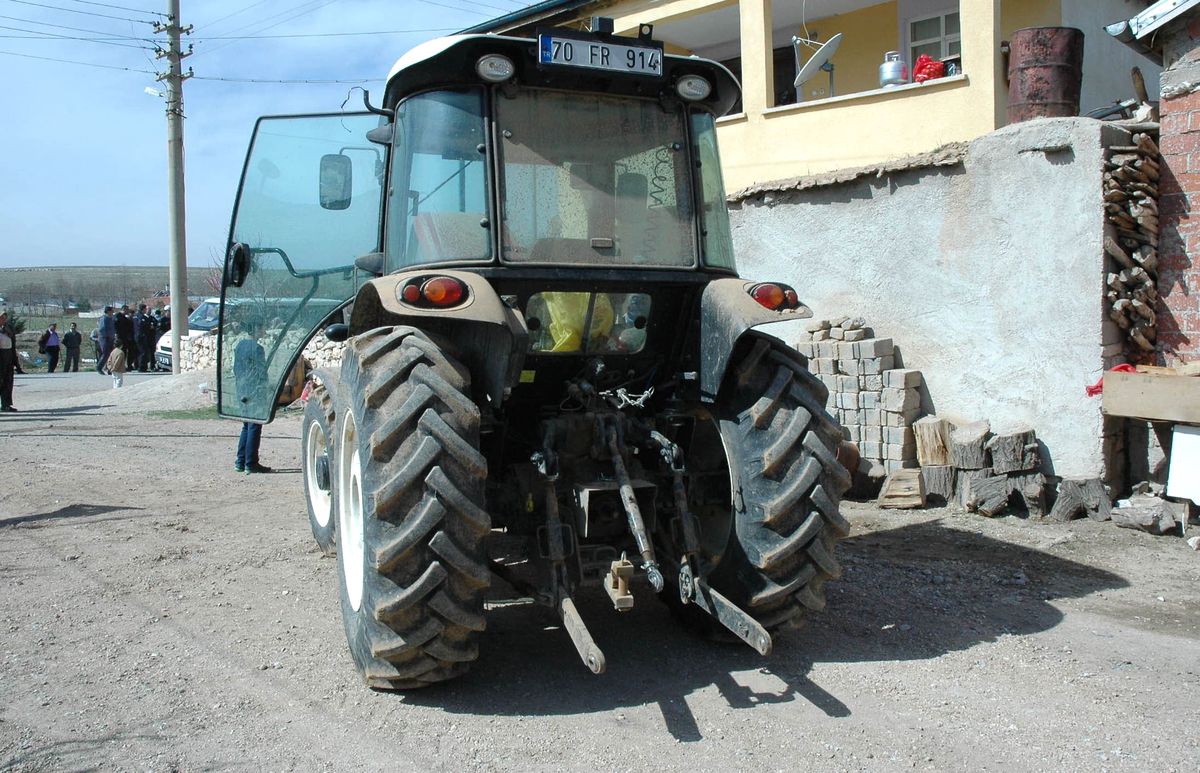 2 Yaşındaki Oğlunu Traktörle Ezdi