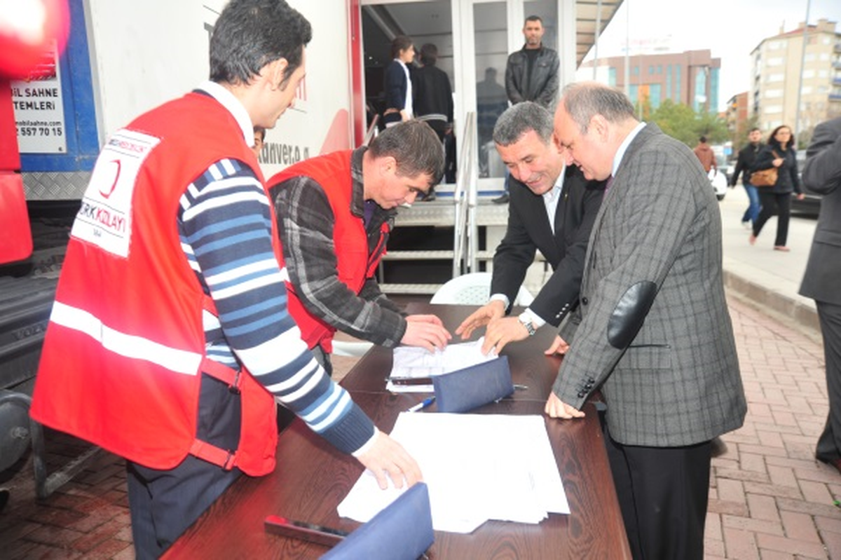 Valimiz Vatandaşları Kan Vermeye Davet Etti