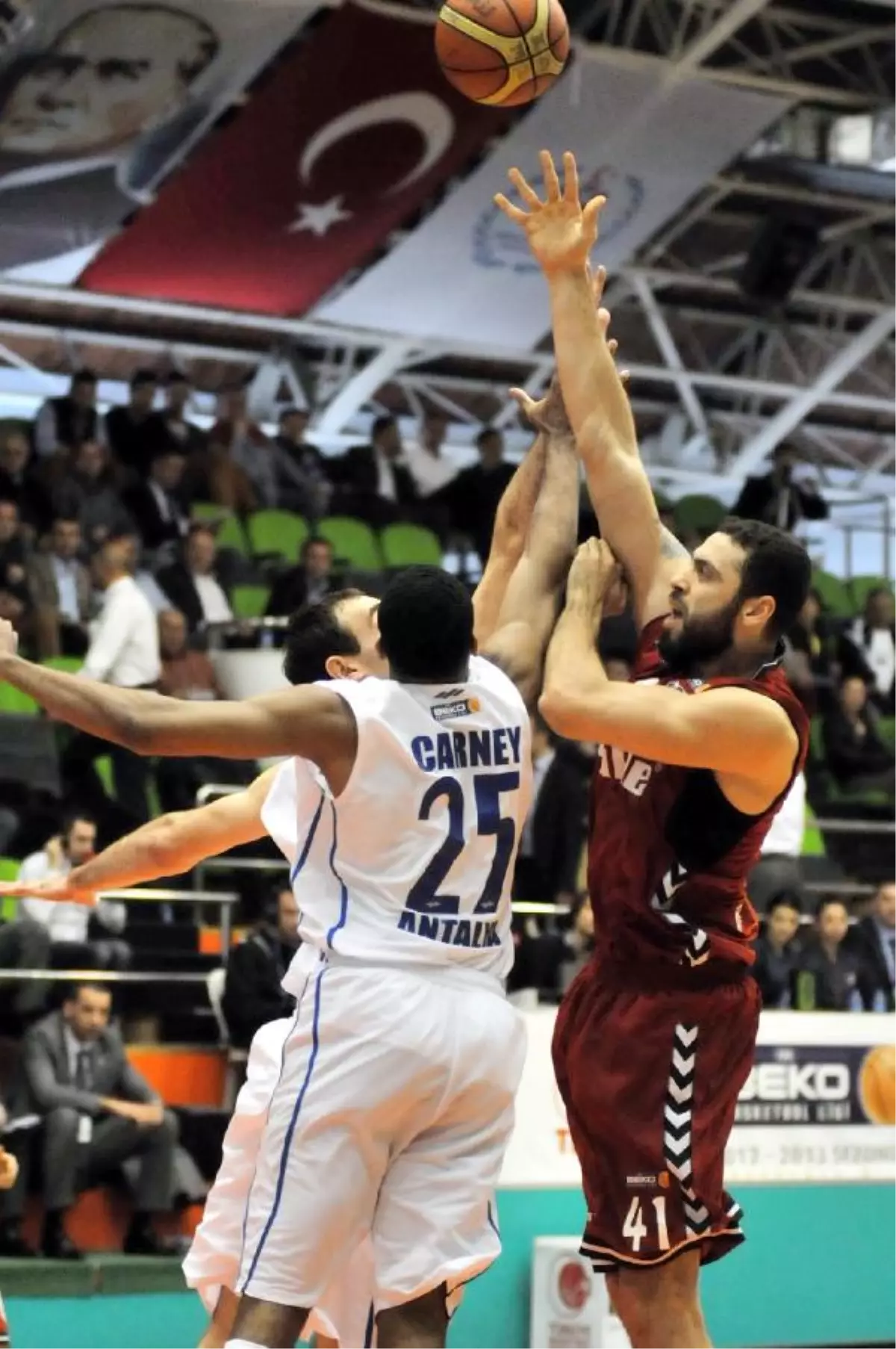 Antalya Büyükşehir Belediyespor - Beşiktaş: 83-90