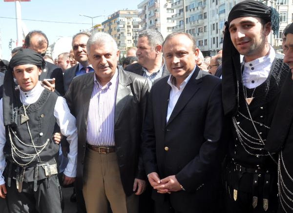 Baktılar Ki Başedemiyorlar Havlu Attılar