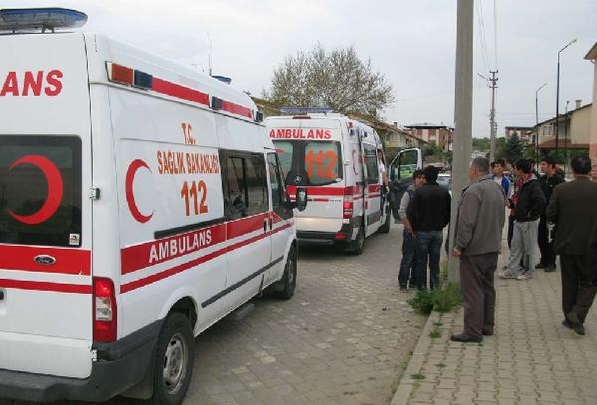 Ehliyetsiz Sürücü Kaza Yaptı: 2 Yaralı
