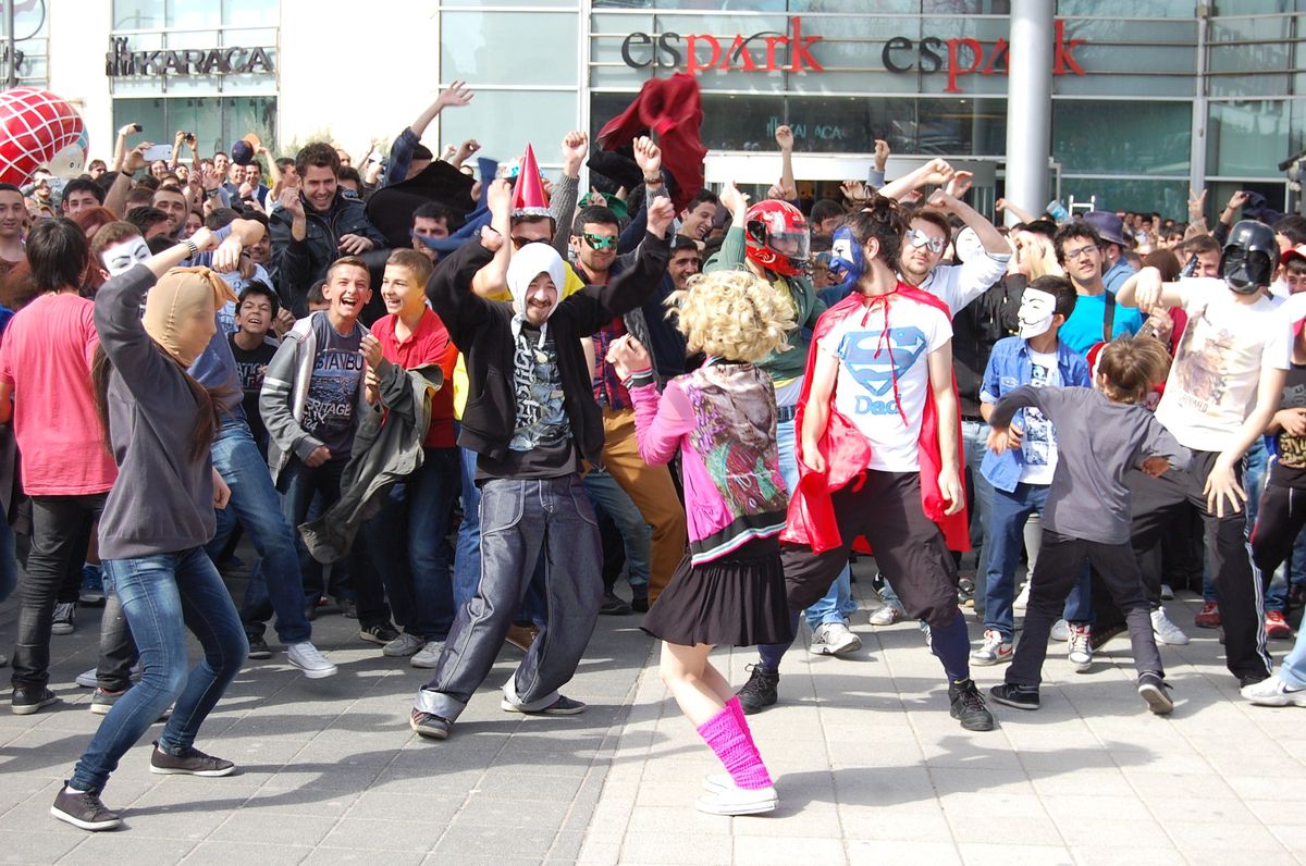 Eskişehir\'de \'Harlem Shake\' Çılgınlığı