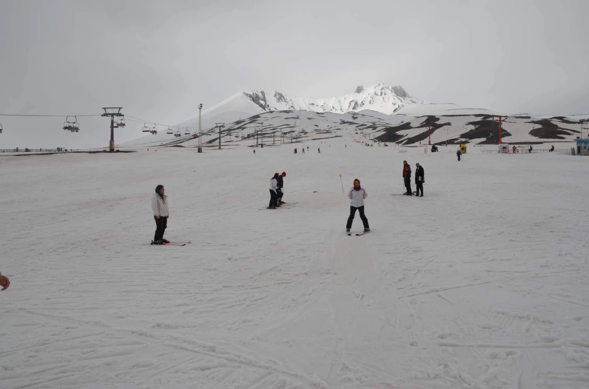 Forum Kayseri Avm\'den Kadınlara Kayak Jesti