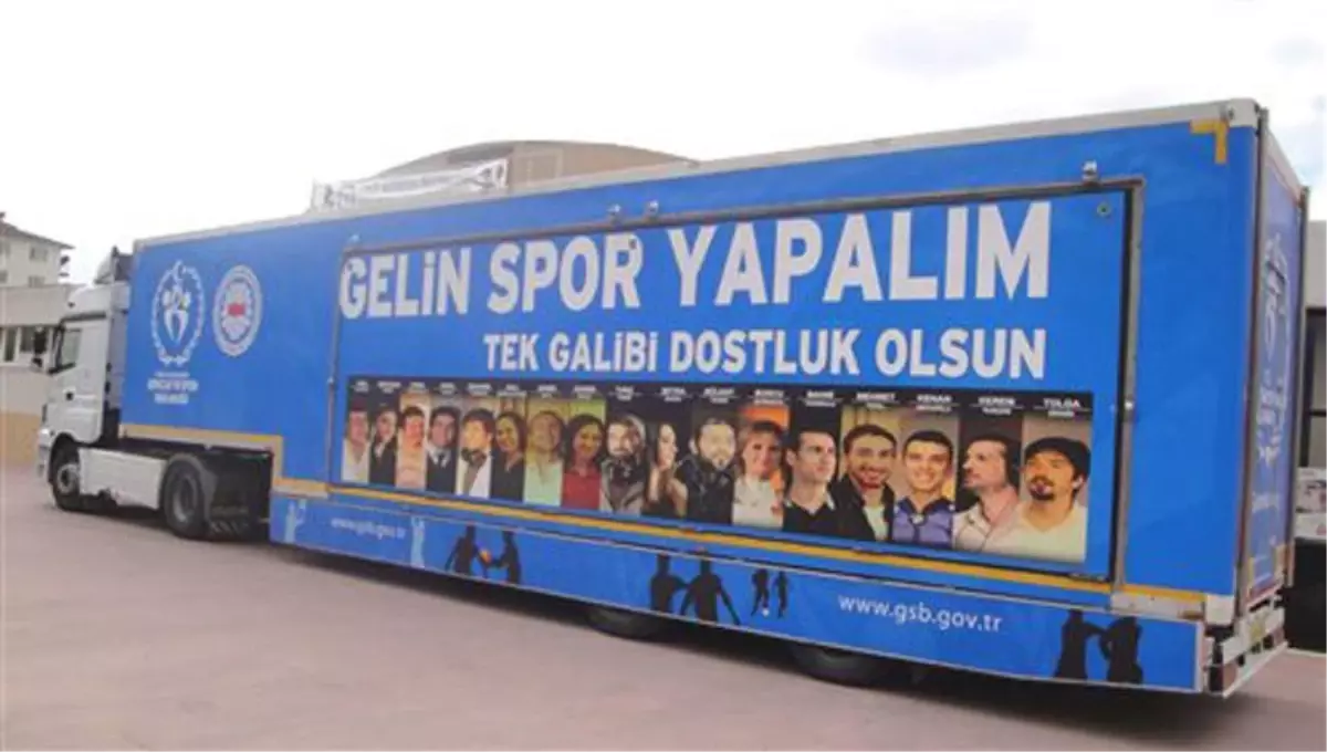 Gelin Spor Yapalım Gezici Tır\'ı İzmir\'de