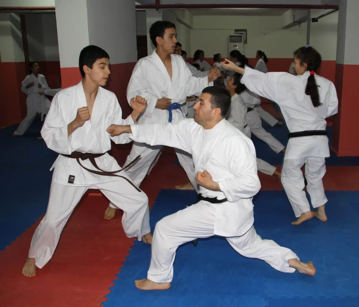 Okul Sığınağında Karate