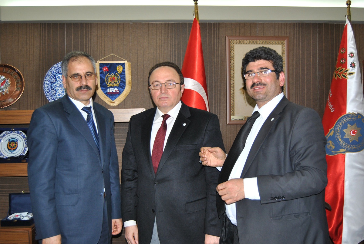 Şanlıurfa Emniyet Müdüründen Yeşilay\'a Destek