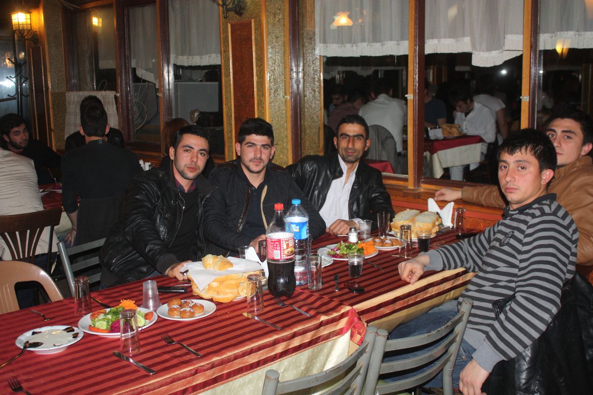 AK Parti\'den Dayanışma ve Kaynaşma Yemeği
