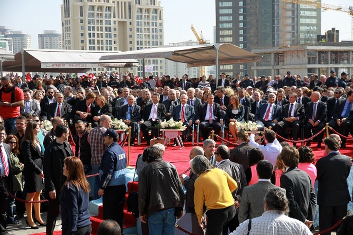 Ataşehir Belediyesi\'nin Yeni Hizmet Binası Açıldı