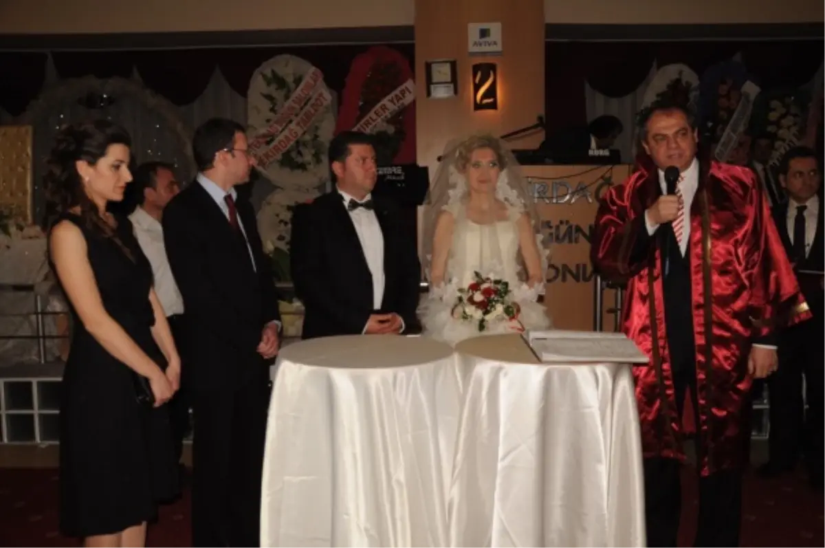 Başkan Dalgıç Yasin Ve Nilgün Dinler Çiftinin Nikahını Kıydı