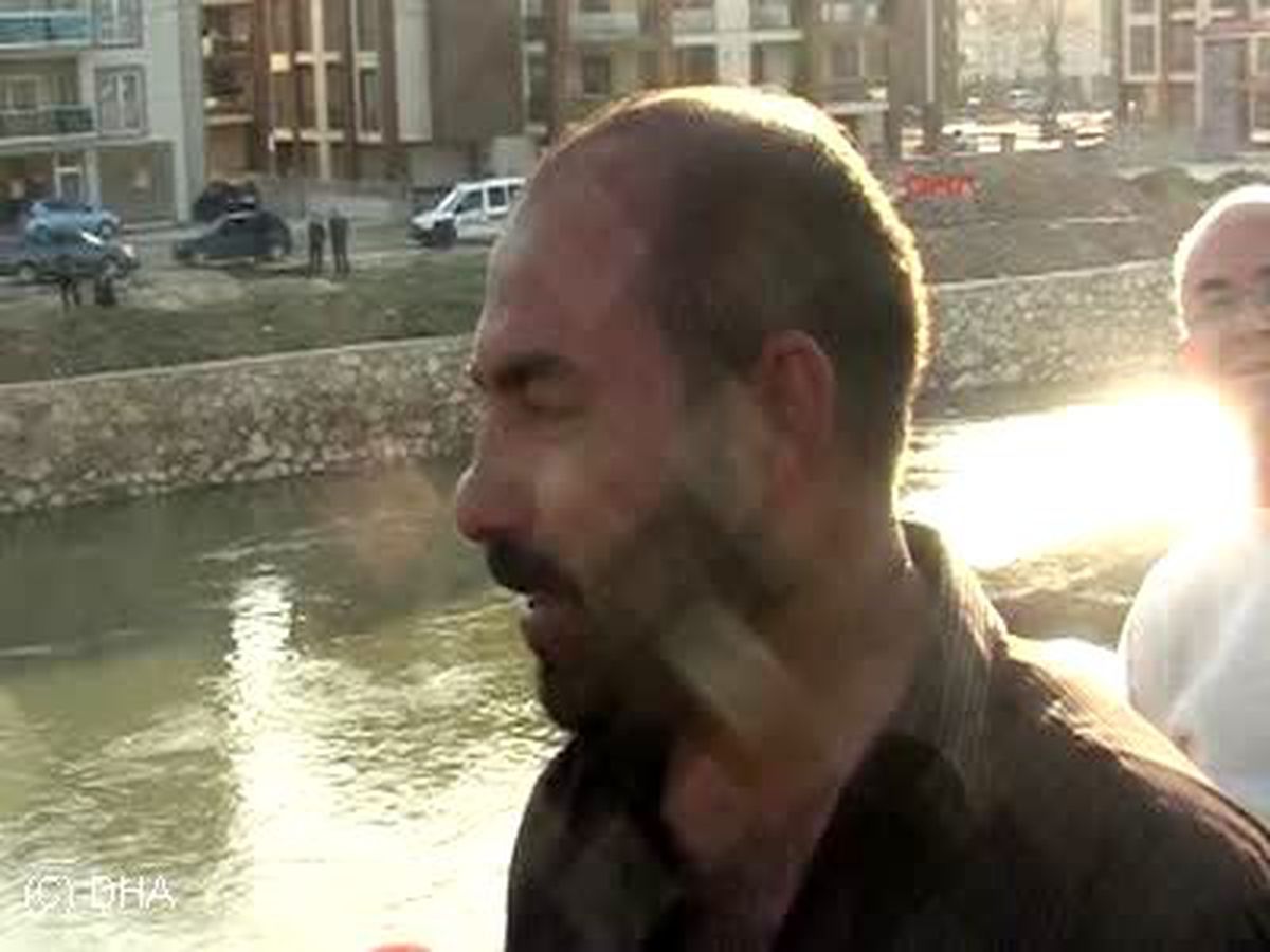 Mahsur Kaldıkları Dereden Yüzerek Kurtuldular