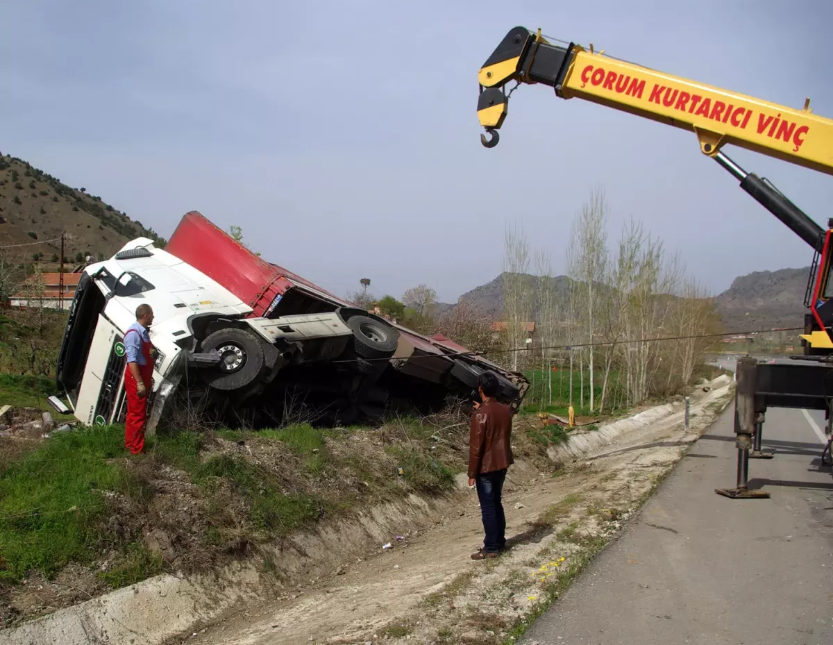 Freni Boşalan Tır Şarampole Uçtu