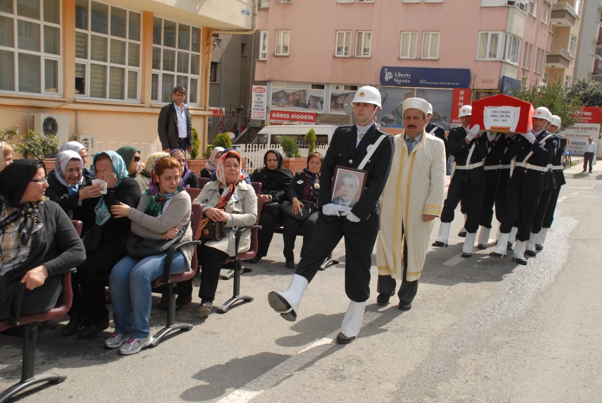 Emekli Emniyet Müdürü Camadan Hayatını Kaybetti