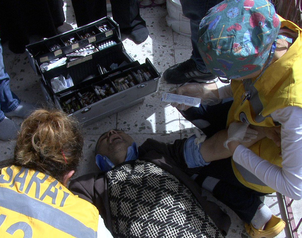 İntihar Etmek İsterken Komşuları Tarafından Kurtarıldı
