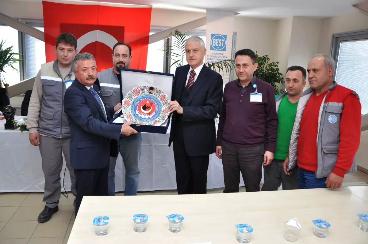 İşadamı Yırcalı\'ya Sendikadan Plaket