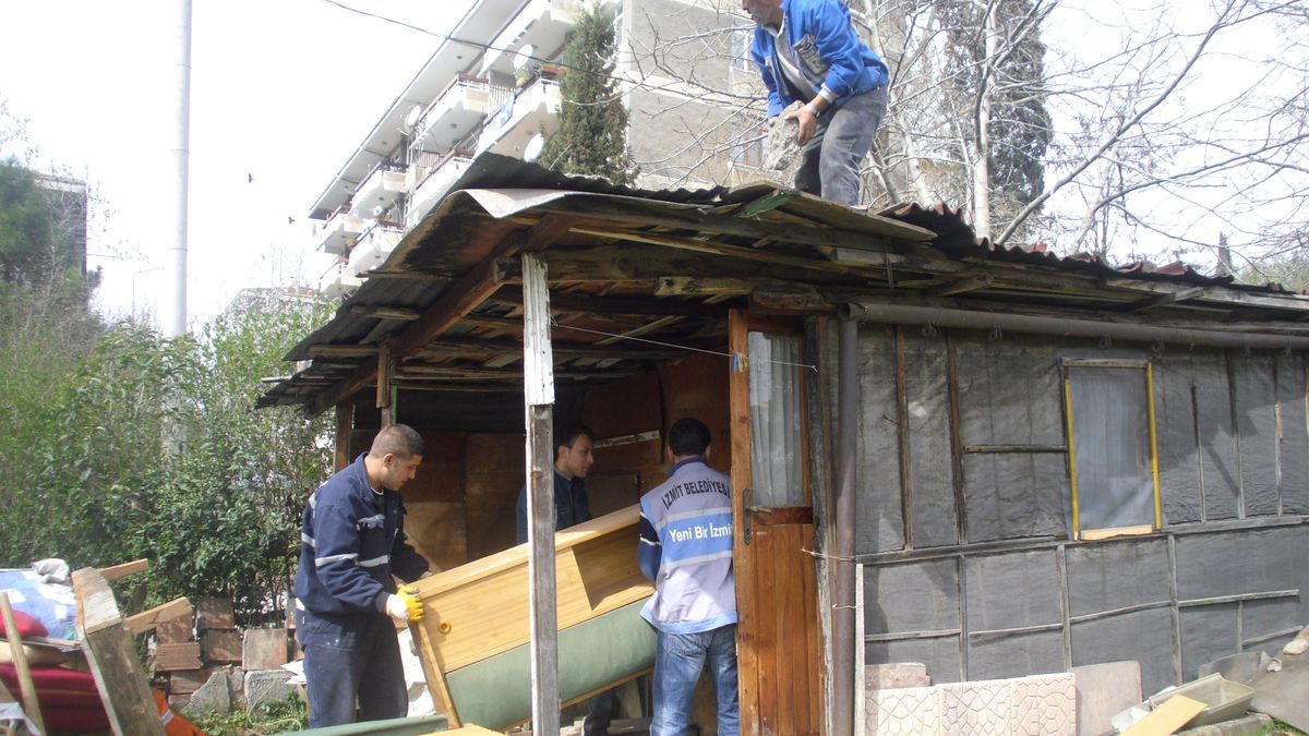 İzmit\'te Görsel Kirliliğe Geçit Yok
