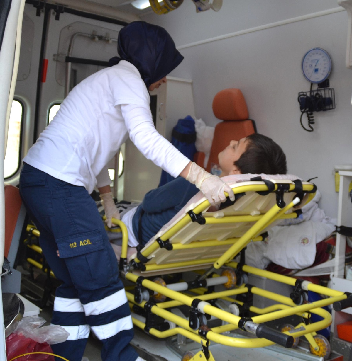 Motosiklet Elektrik Direğine Çarptı: 2 Yaralı