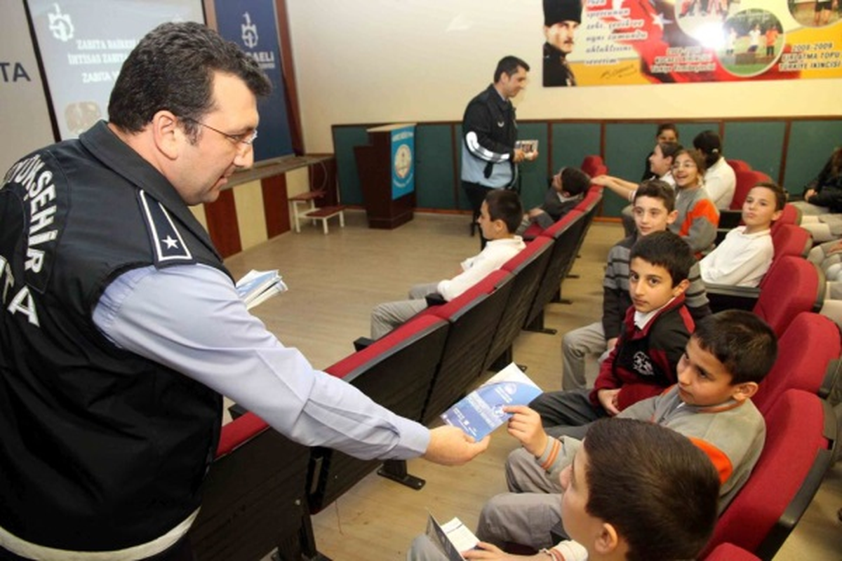 Öğrencilere "Bilinçli Tüketici" Seminerleri