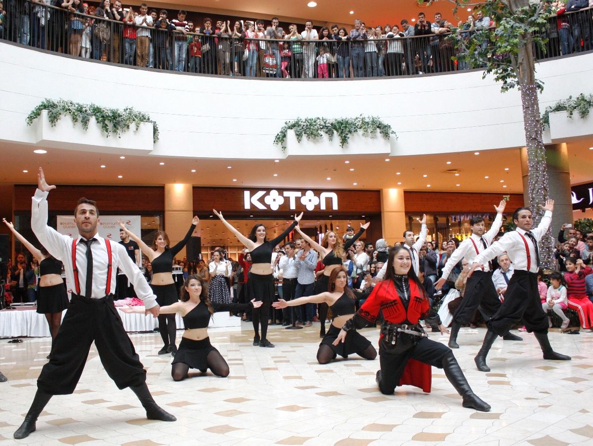 Optimum\'a Ziyaretçileri Grup Dir\'le Coştu, Vatan Şaşmaz\'la Kazandı