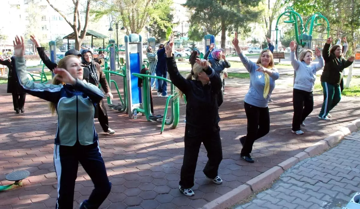 Parklarda Sabah Sporları Yeniden Başladı