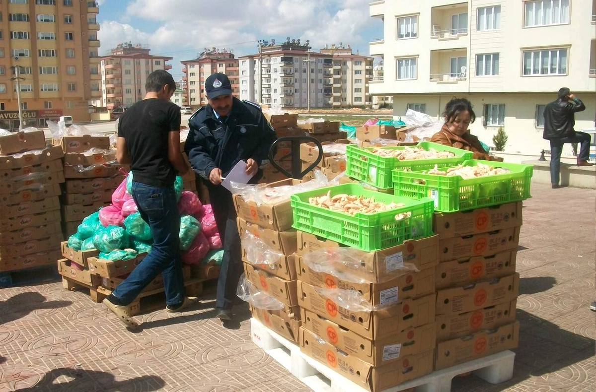 Şahinbey Belediyesi Zabıta Ekipleri Sağlıksız Ürünlere Müsaade Etmiyor