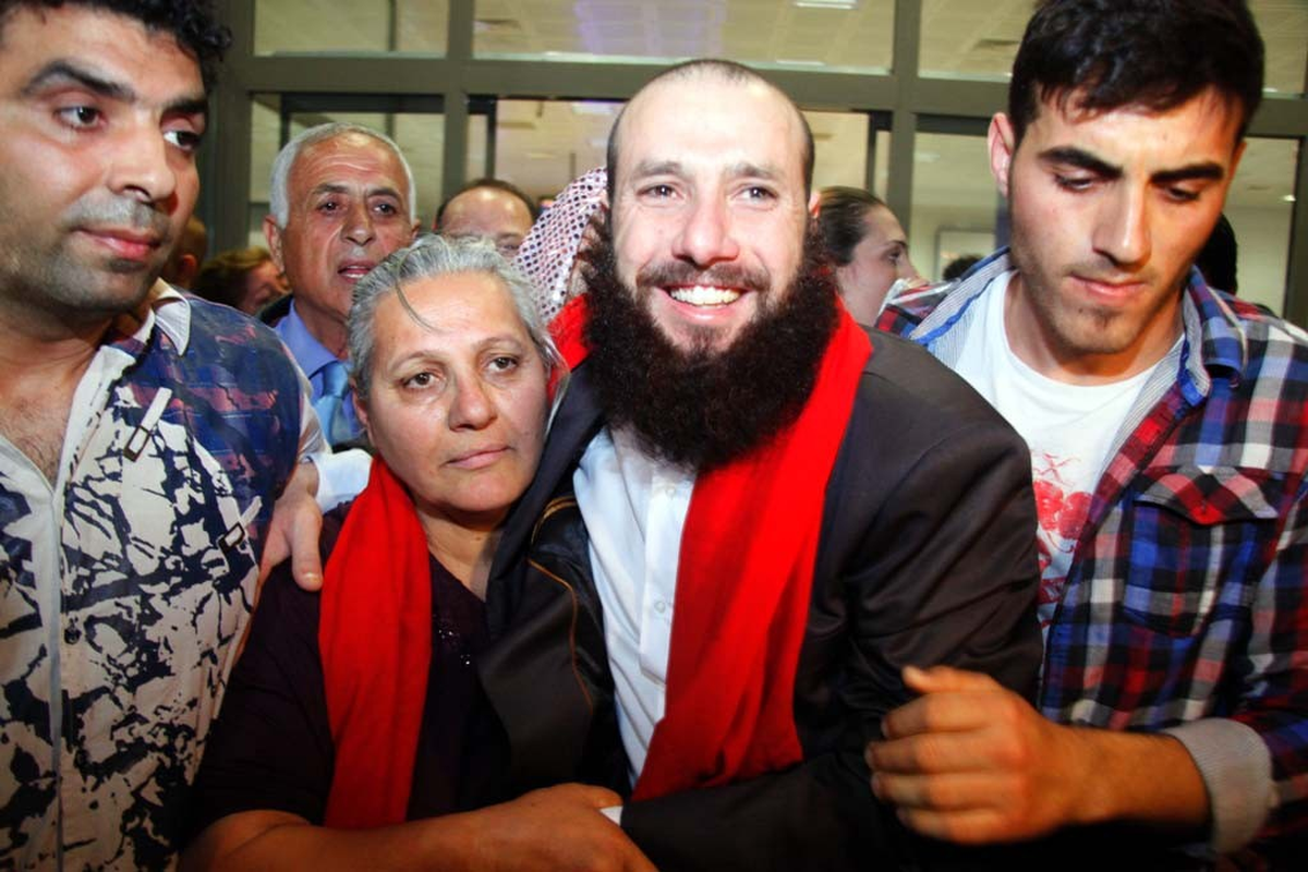 Taliban\'ın Serbest Bıraktığı Türk Teknikere Davullu Zurnalı Karşılama