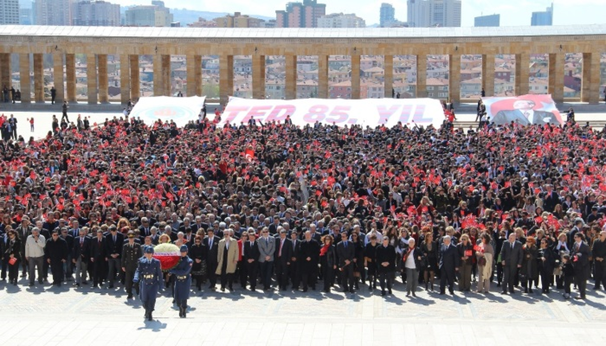 Türk Eğitim Derneği 29 Mart\'ta Anıtkabir\'deydi