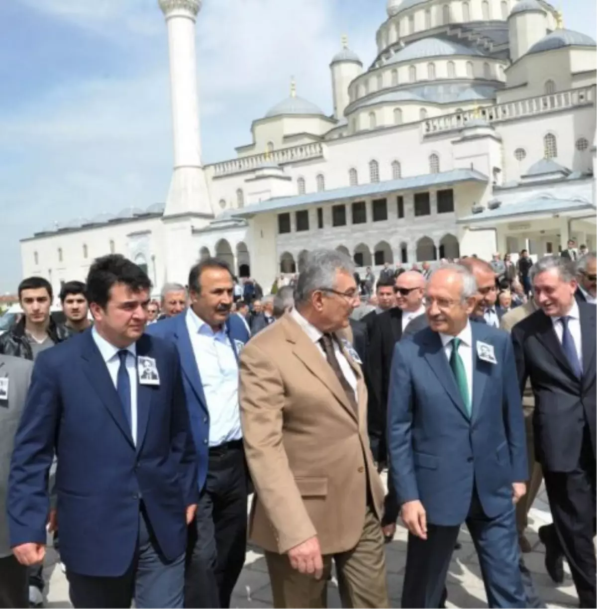 Zülfü Livaneli\'nin Babası İçin Kocatepe Camii\'nde Cenaze Namazı Kılındı