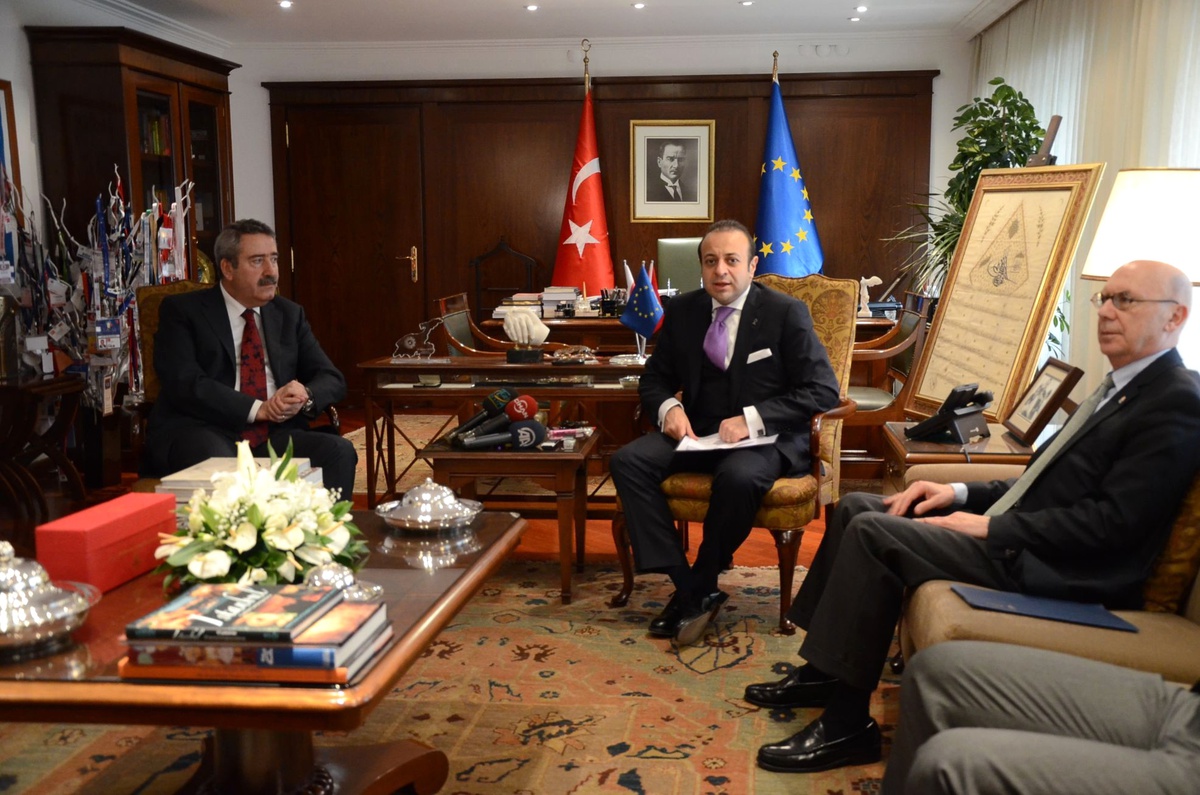 AB Bakanı Bağış, Türkiye\'nin Yeniden Süt İhraç Edecek Olmasını Değerlendirdi