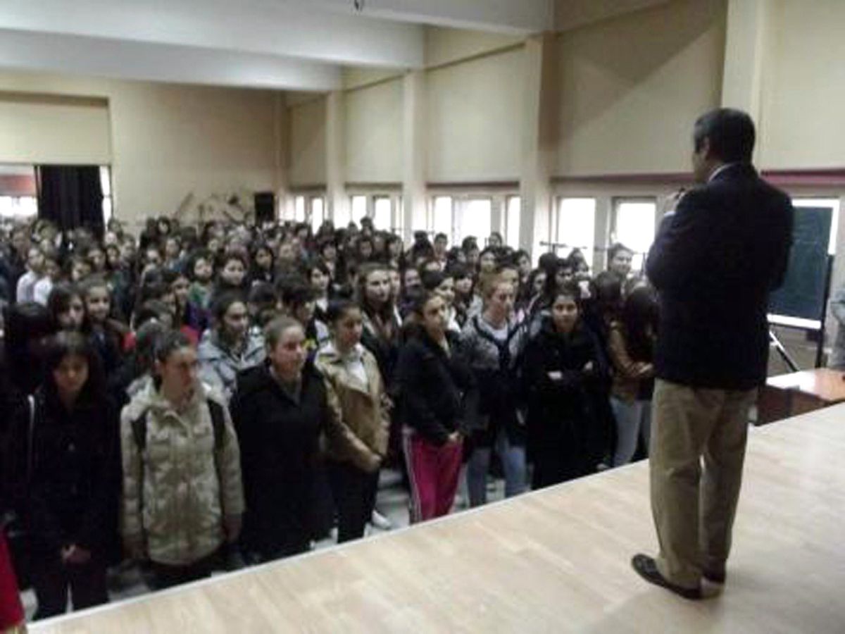 Dekan Gültekin\'den Kız Meslek Lisesine Ziyaret
