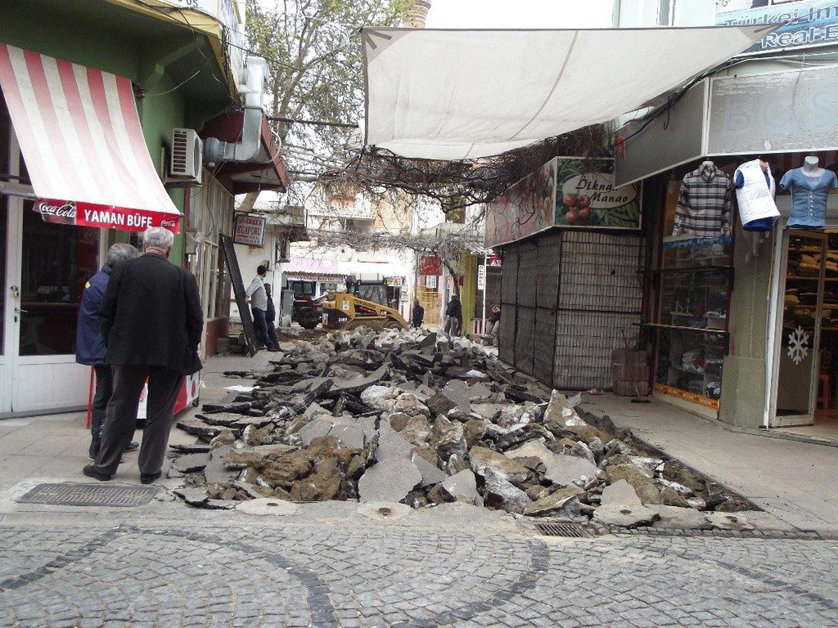 Ayvalık Eski Hali Modernleşiyor